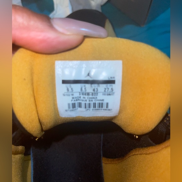 Lightly used air men’s Jordan Retro Low - Picture 5 of 9